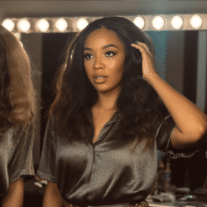 u4637663336 httpss.mj.runrpgio5x7j5g woman comparing wigs in 47097c4d 8f51 46ed a670 c4fdc1d2a8ef 0